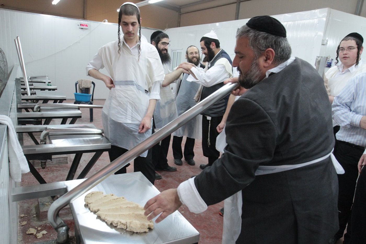 תיעוד: משה אבוטבול אופה מצות