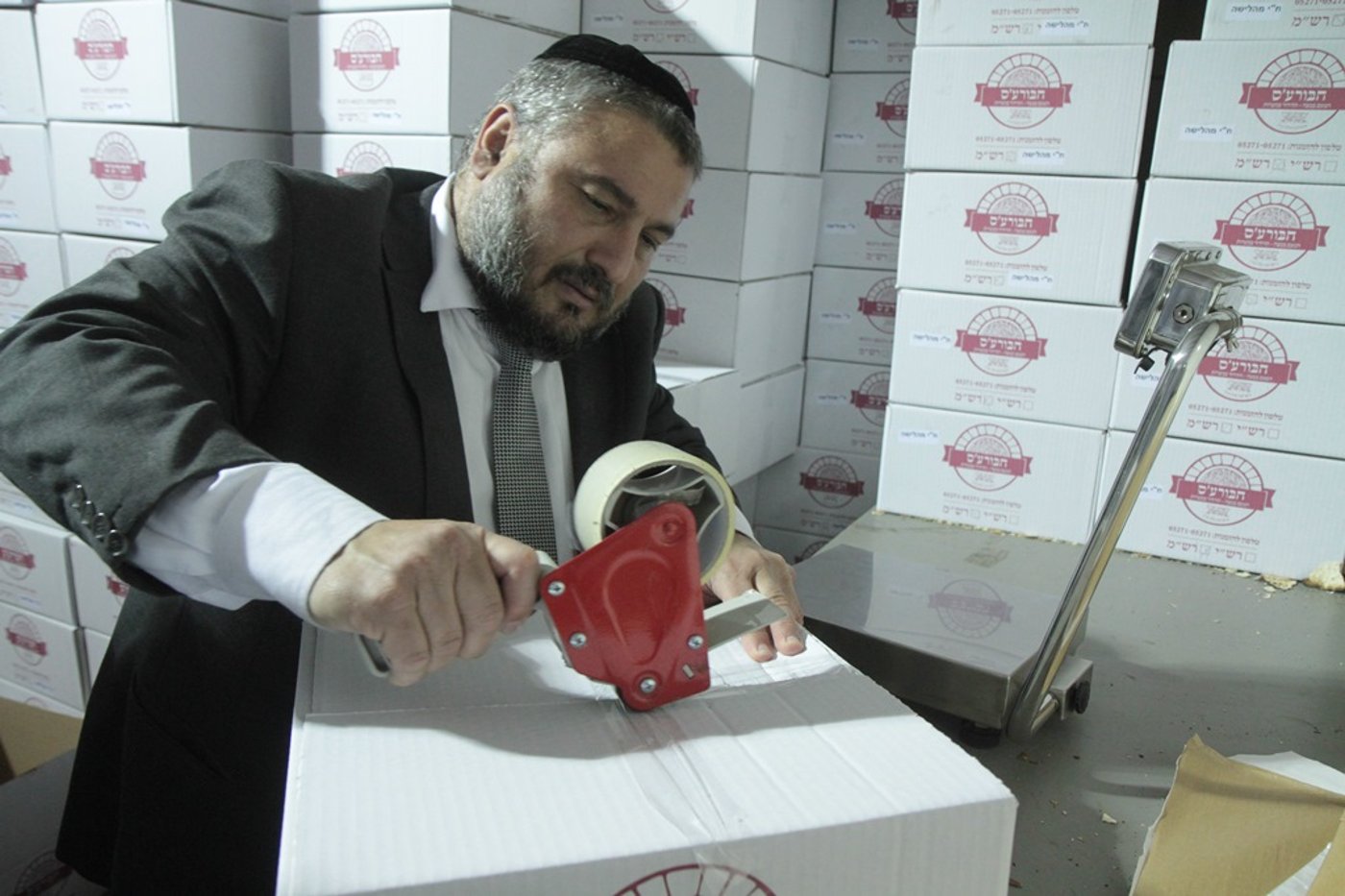 תיעוד: משה אבוטבול אופה מצות