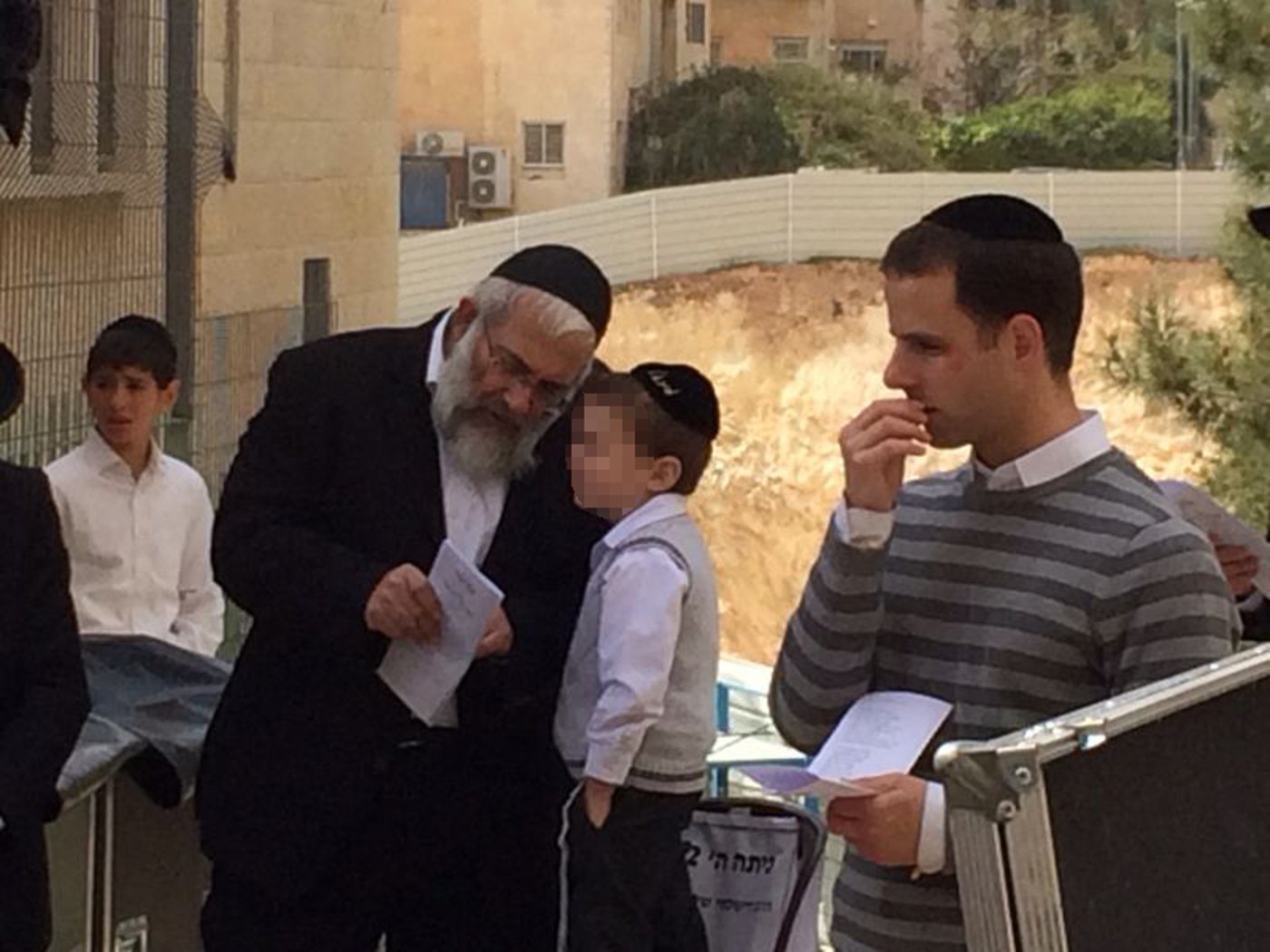 האחים גרוס חזרו ל'חיידר' בשירת הודאה לבורא • צפו