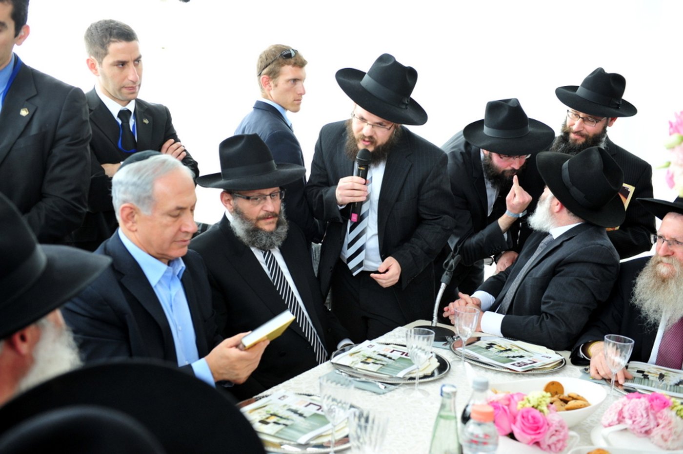 צפו בוידאו: "נתניהו מכין 'לחם עוני' לילדי ישראל"