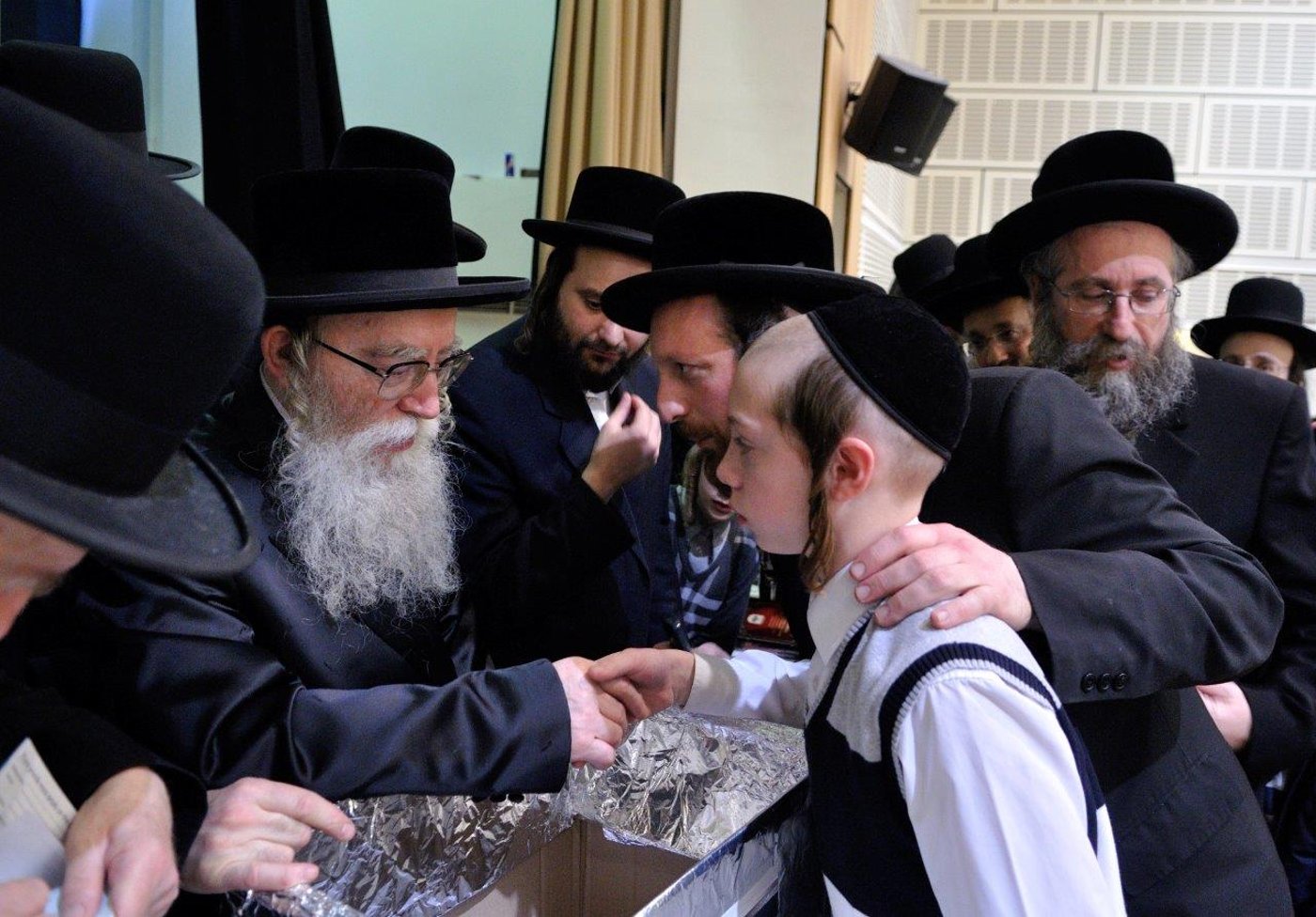 צפו: מיליארדרים ואדמו"רים חגגו יחד