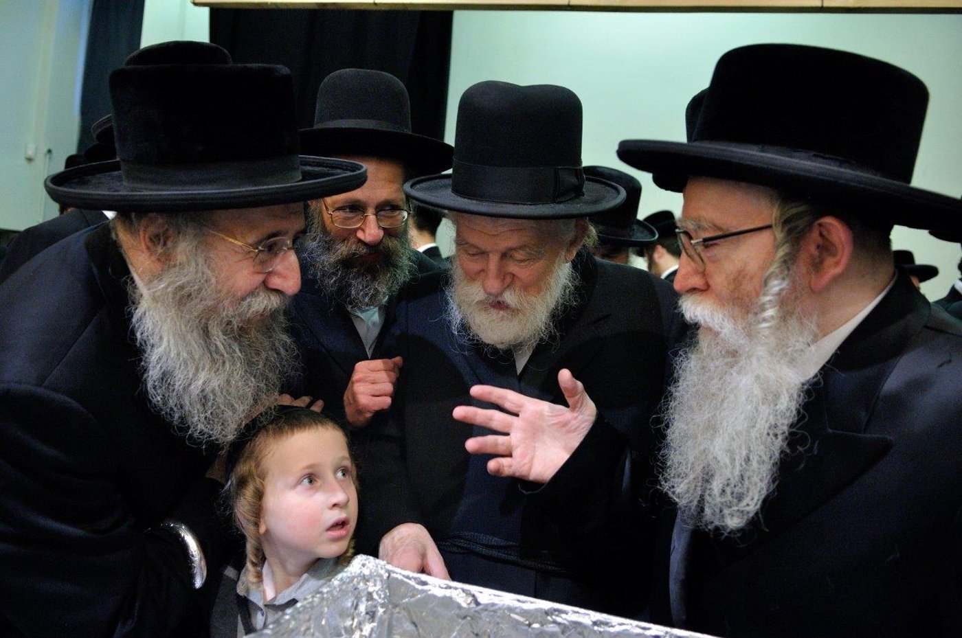 צפו: מיליארדרים ואדמו"רים חגגו יחד