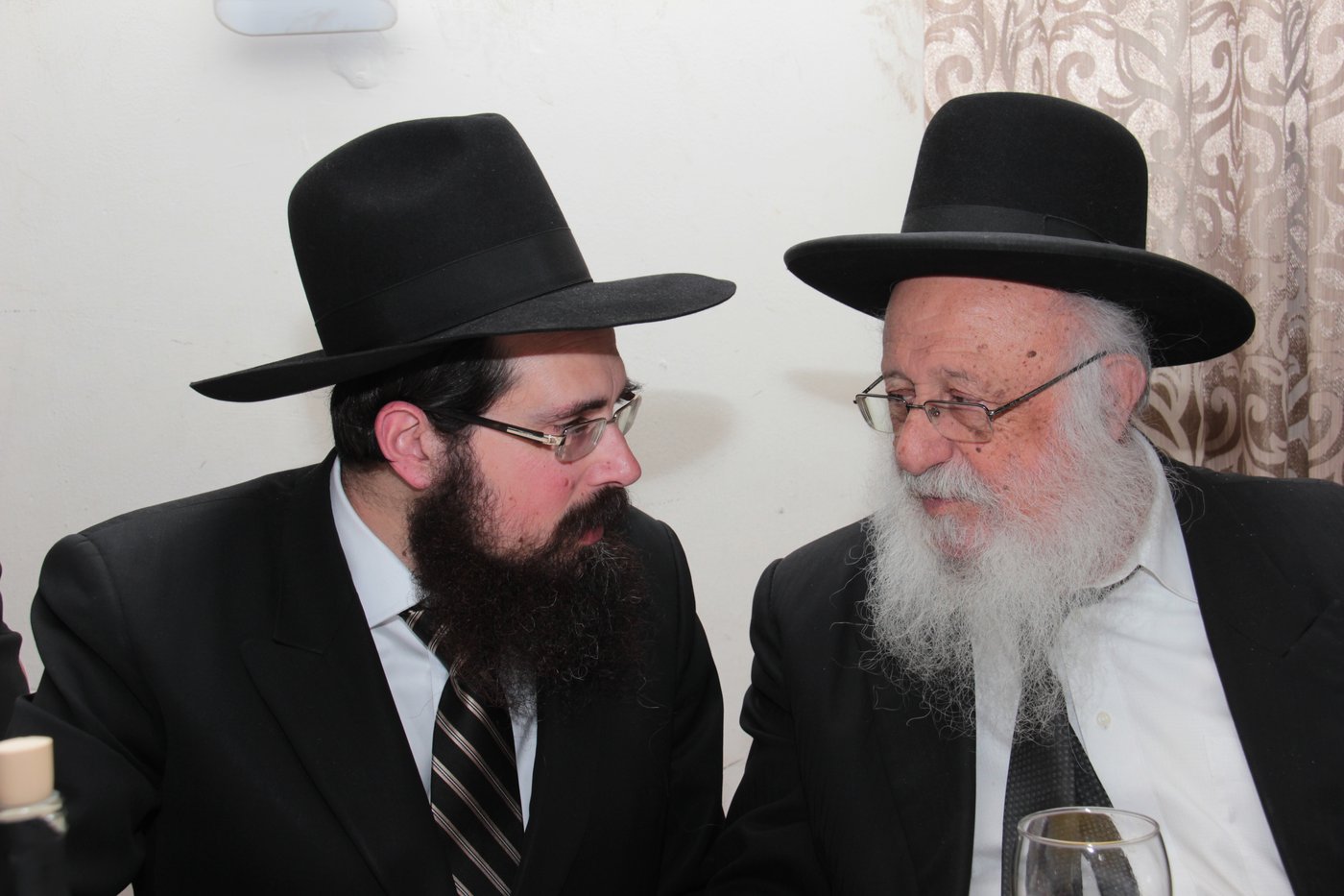 גלריה: ראש ישיבת מיר חיתן, אלפים השתתפו