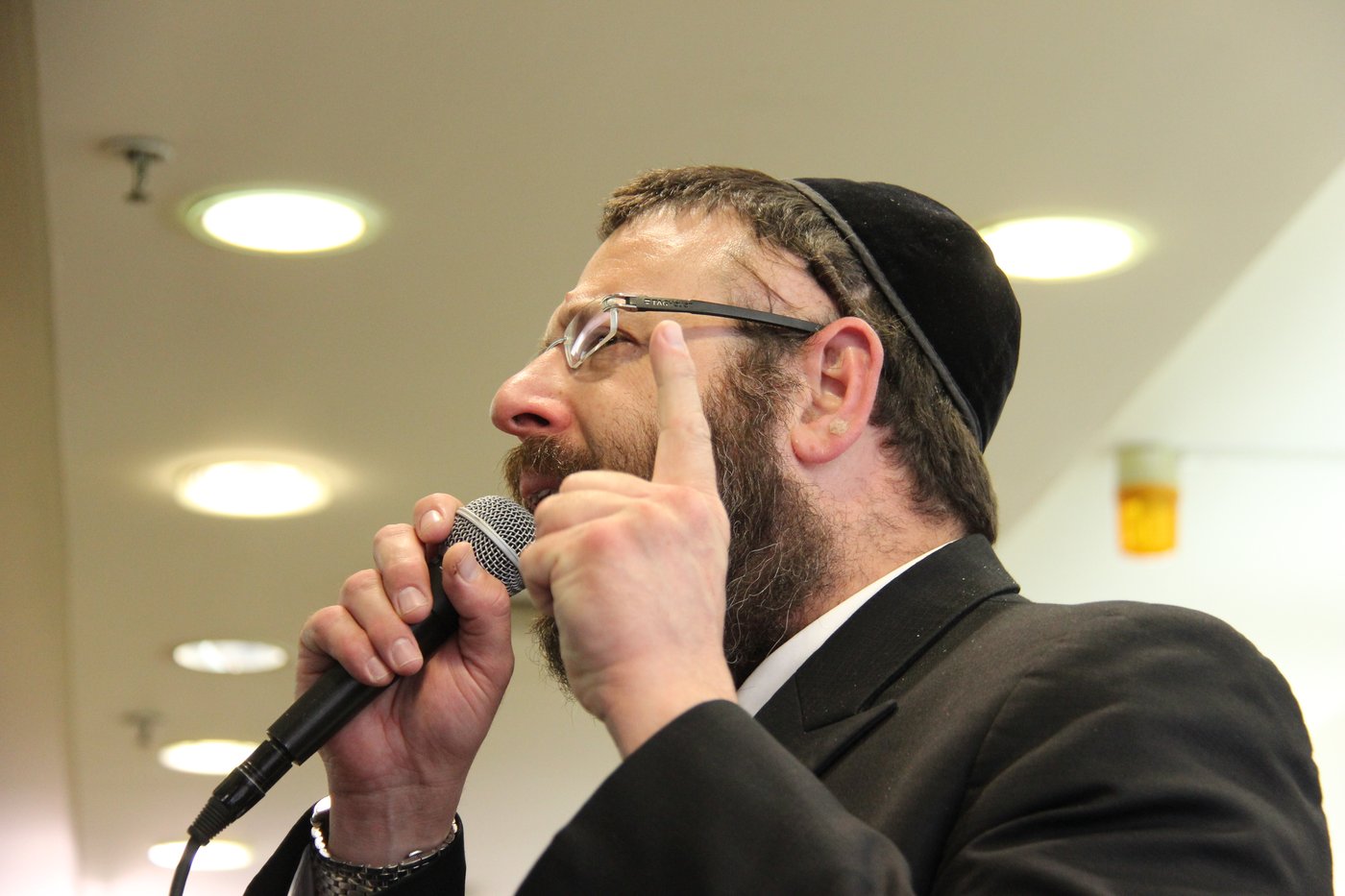 גלריה: ראש ישיבת מיר חיתן, אלפים השתתפו