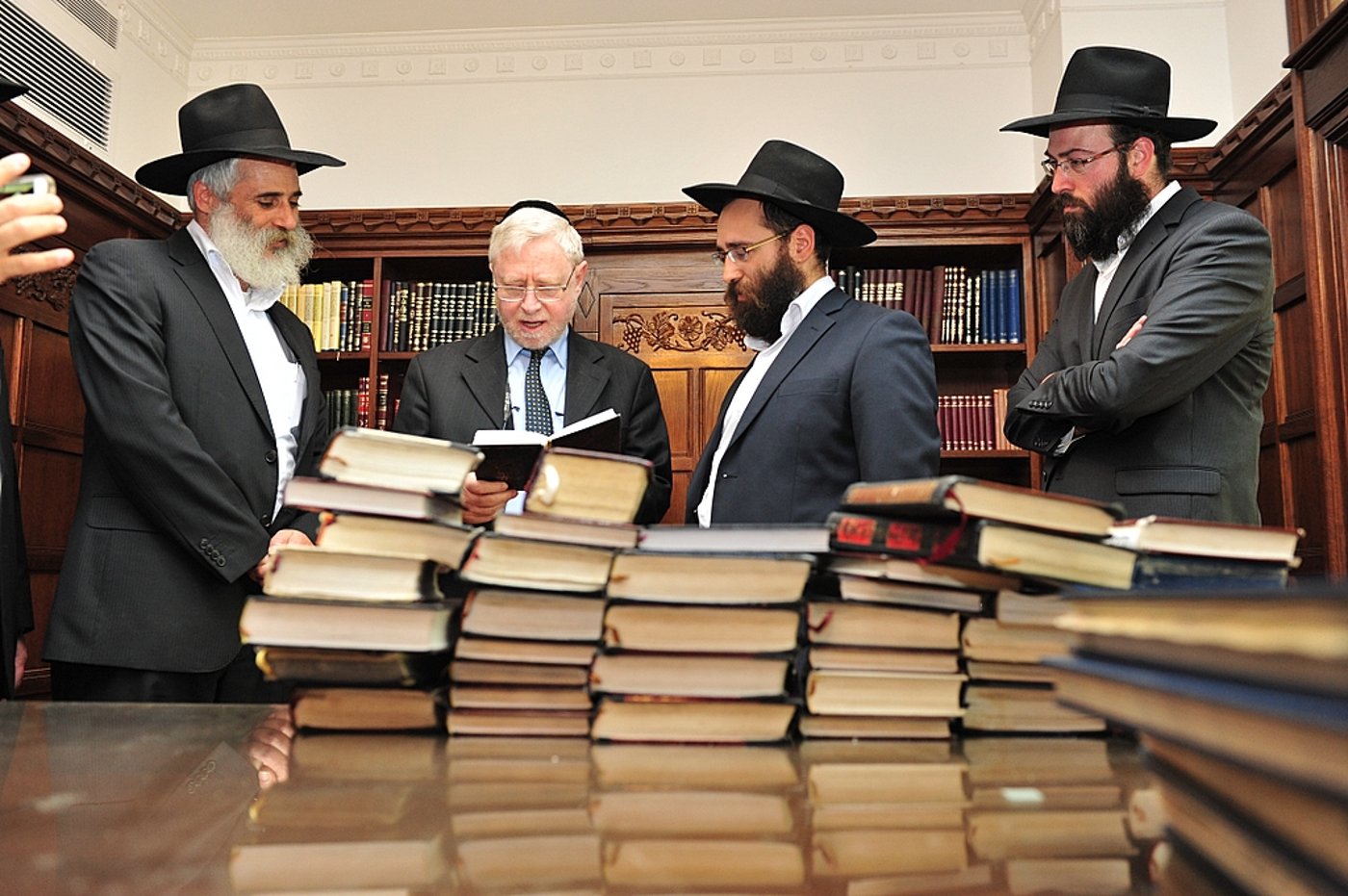 אחרי נתניהו; מבקר המדינה הגיע לבקר בפר חב"ד