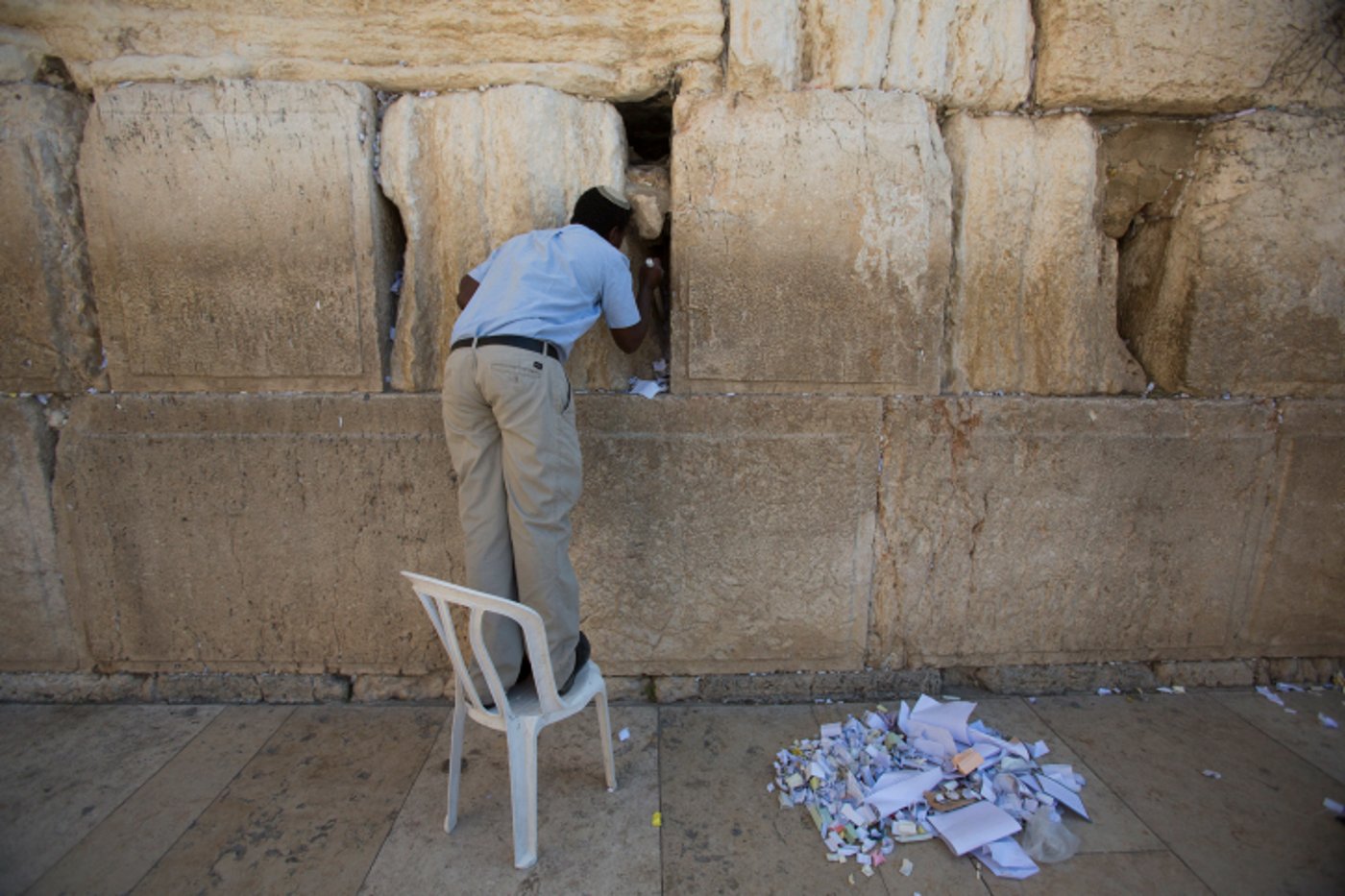לכבוד פסח: ניקיון יסודי גם בכותל המערבי