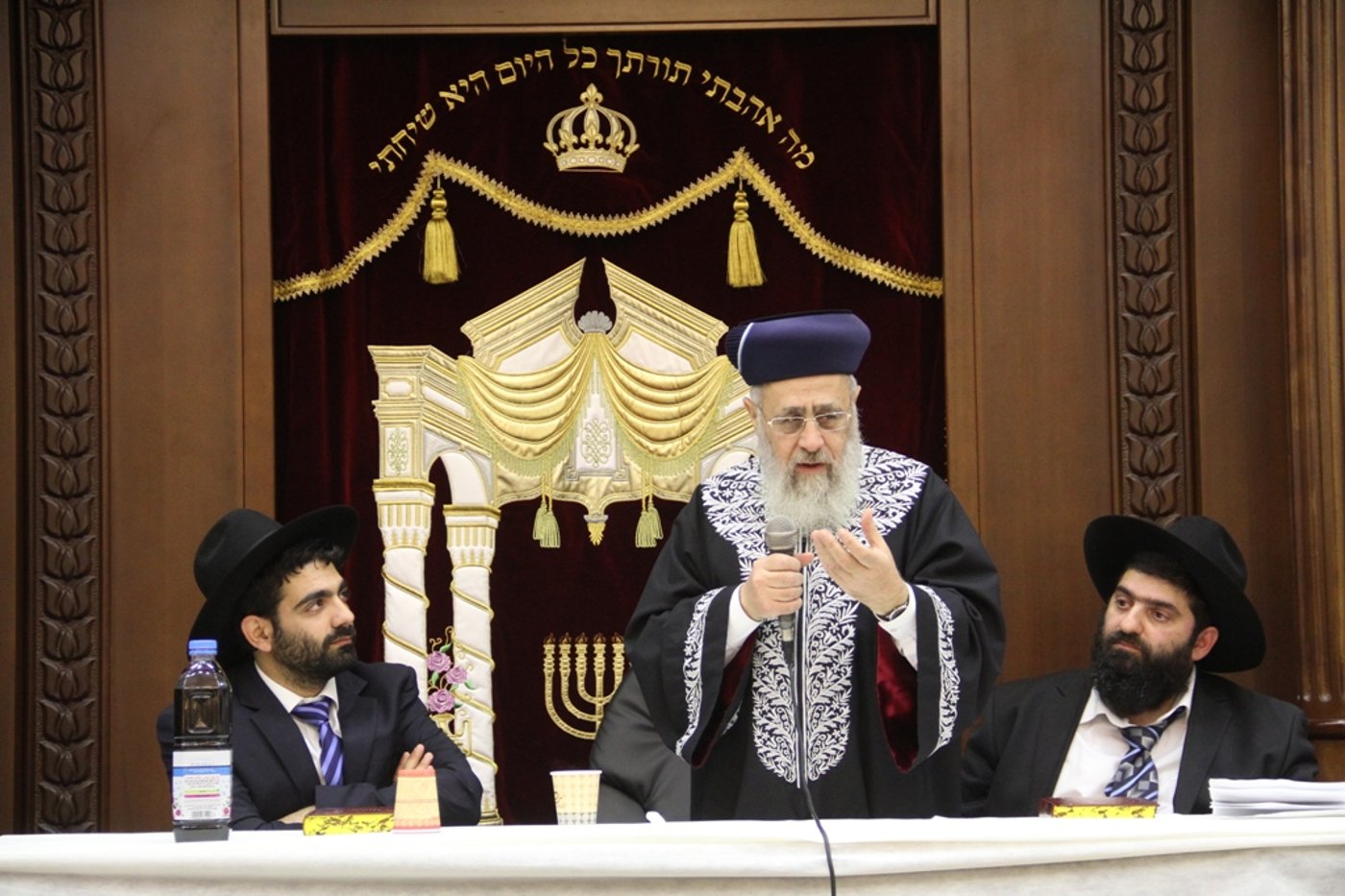 עדות הראשון לציון: "הנחת רוח לאבא אלו בני התורה"
