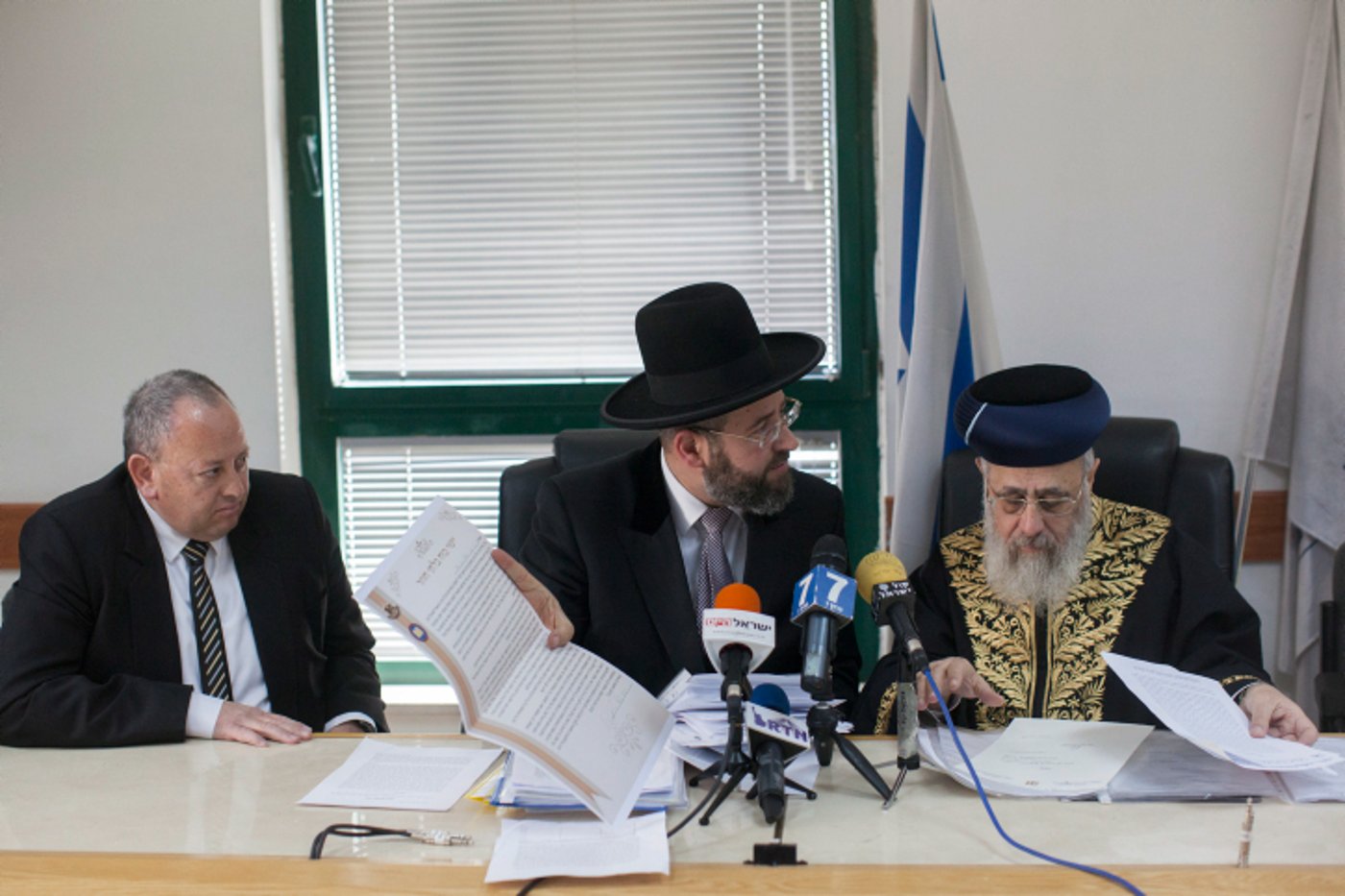 כך נמכר החמץ של המדינה: מיקי לוי השתתף במקום יאיר לפיד • תמונות