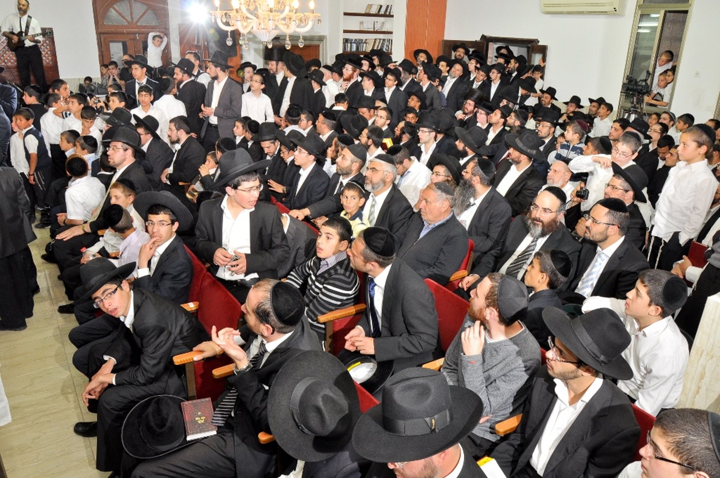 תיעוד: הרב זמיר כהן הוכתר לרב שכונת "אתרוג" בביתר עילית
