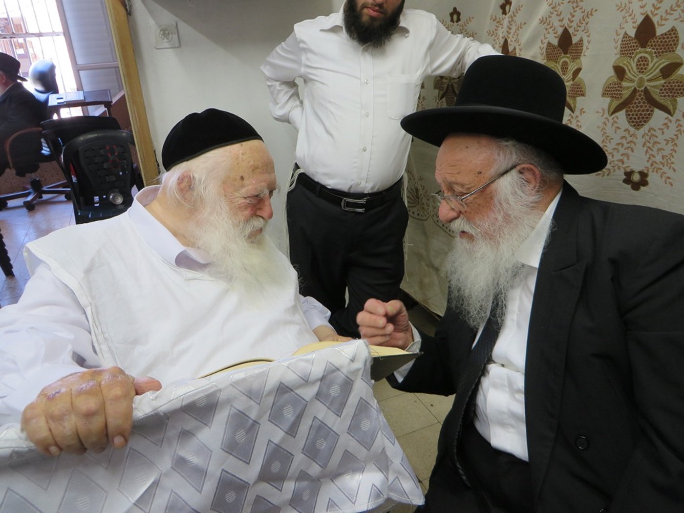 תיעוד מסכם: חג הפסח של הגרב"ד פוברסקי - שיעורי תורה וביקורי חג