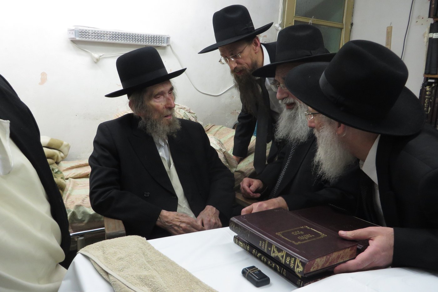 צפו: הכתרת הרב יעקב סטפנסקי לראש ישיבת "תורה בתפארתה"