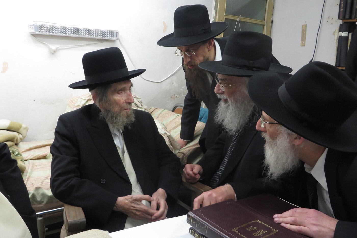 צפו: הכתרת הרב יעקב סטפנסקי לראש ישיבת "תורה בתפארתה"