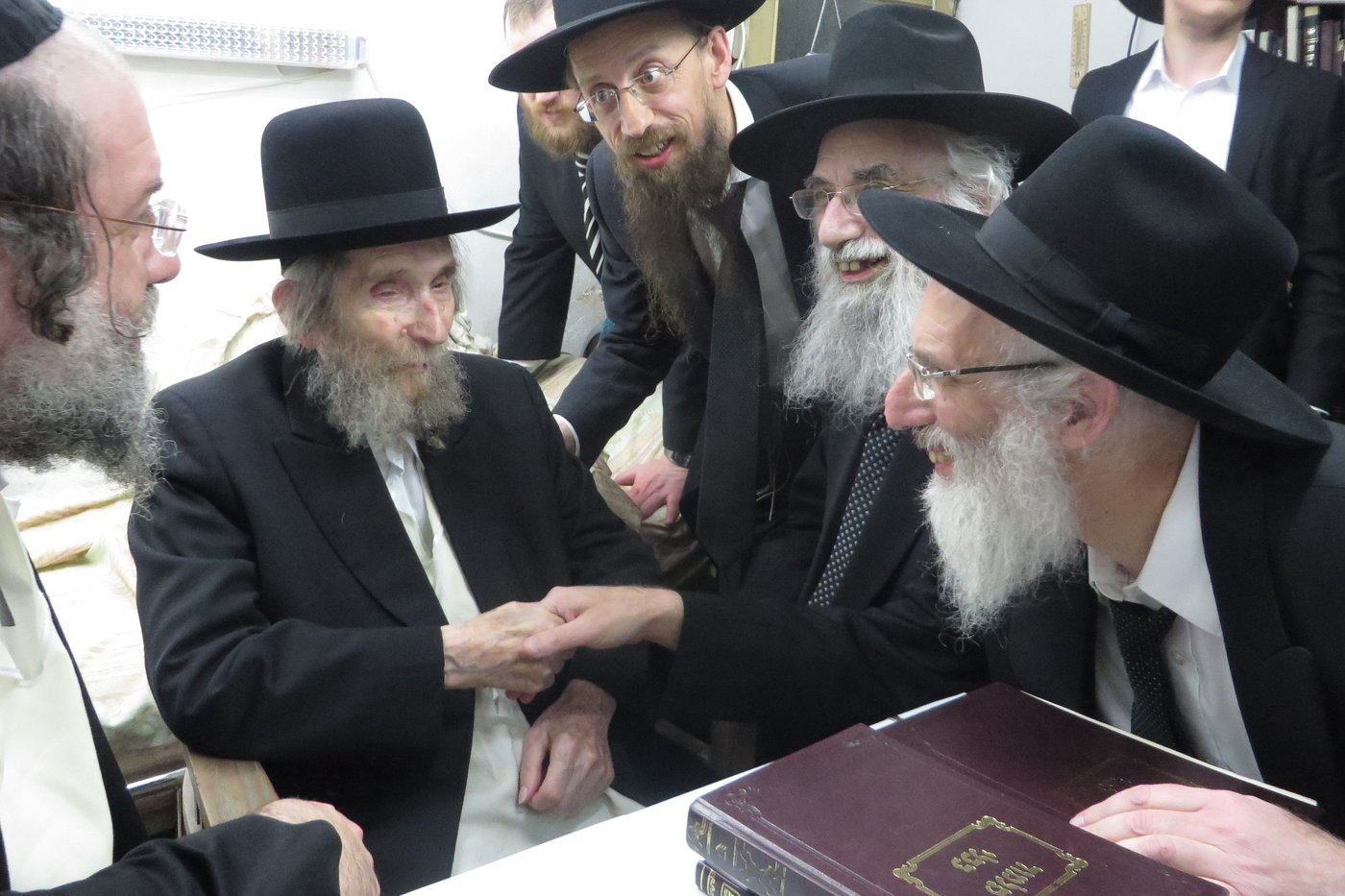 צפו: הכתרת הרב יעקב סטפנסקי לראש ישיבת "תורה בתפארתה"