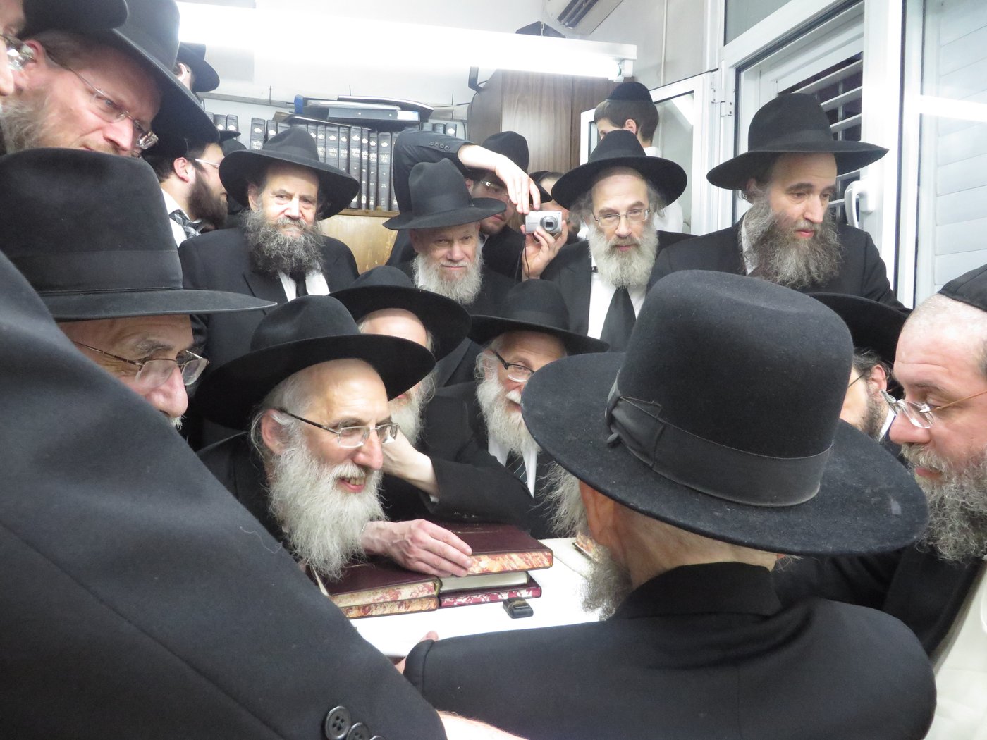 צפו: הכתרת הרב יעקב סטפנסקי לראש ישיבת "תורה בתפארתה"