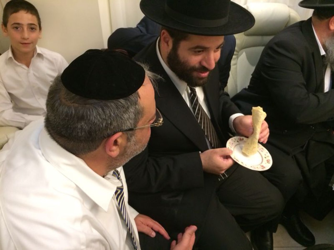 גואטה לזייברט: מה אומר הרבי מגור על המימונה? • צפו
