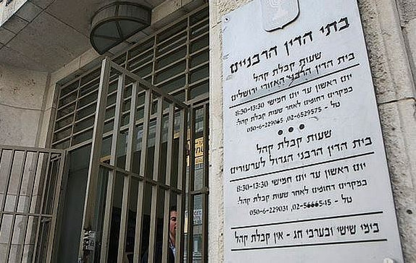 המשטרה: להעמיד את הדיינים דב דומב ומשה אוחנונה לדין