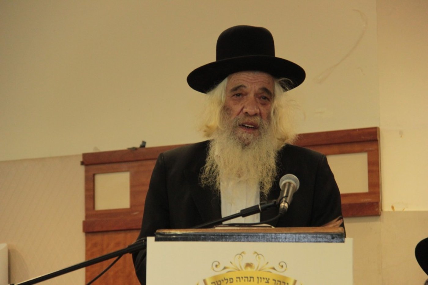 בוגרי פוניבז' התכנסו לעמוד לימין הישיבה • תמונות