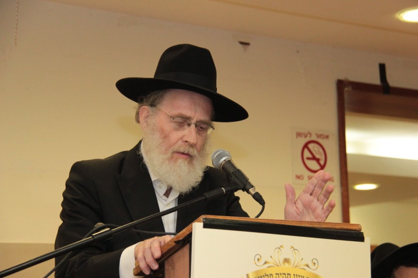 בוגרי פוניבז' התכנסו לעמוד לימין הישיבה • תמונות