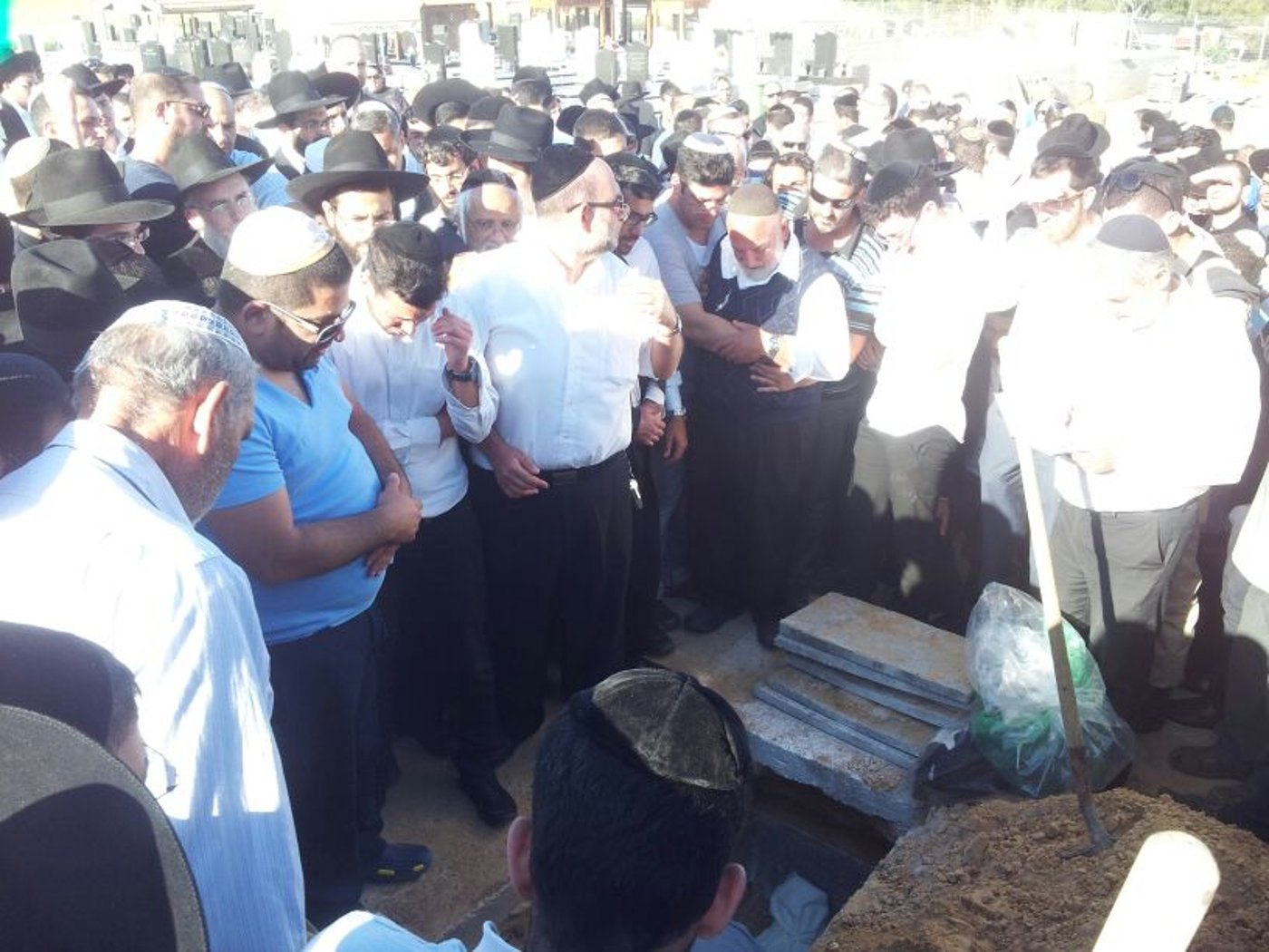 תיעוד מצמרר: קבורת תלמיד הישיבה אלחנן טוויטו ז"ל