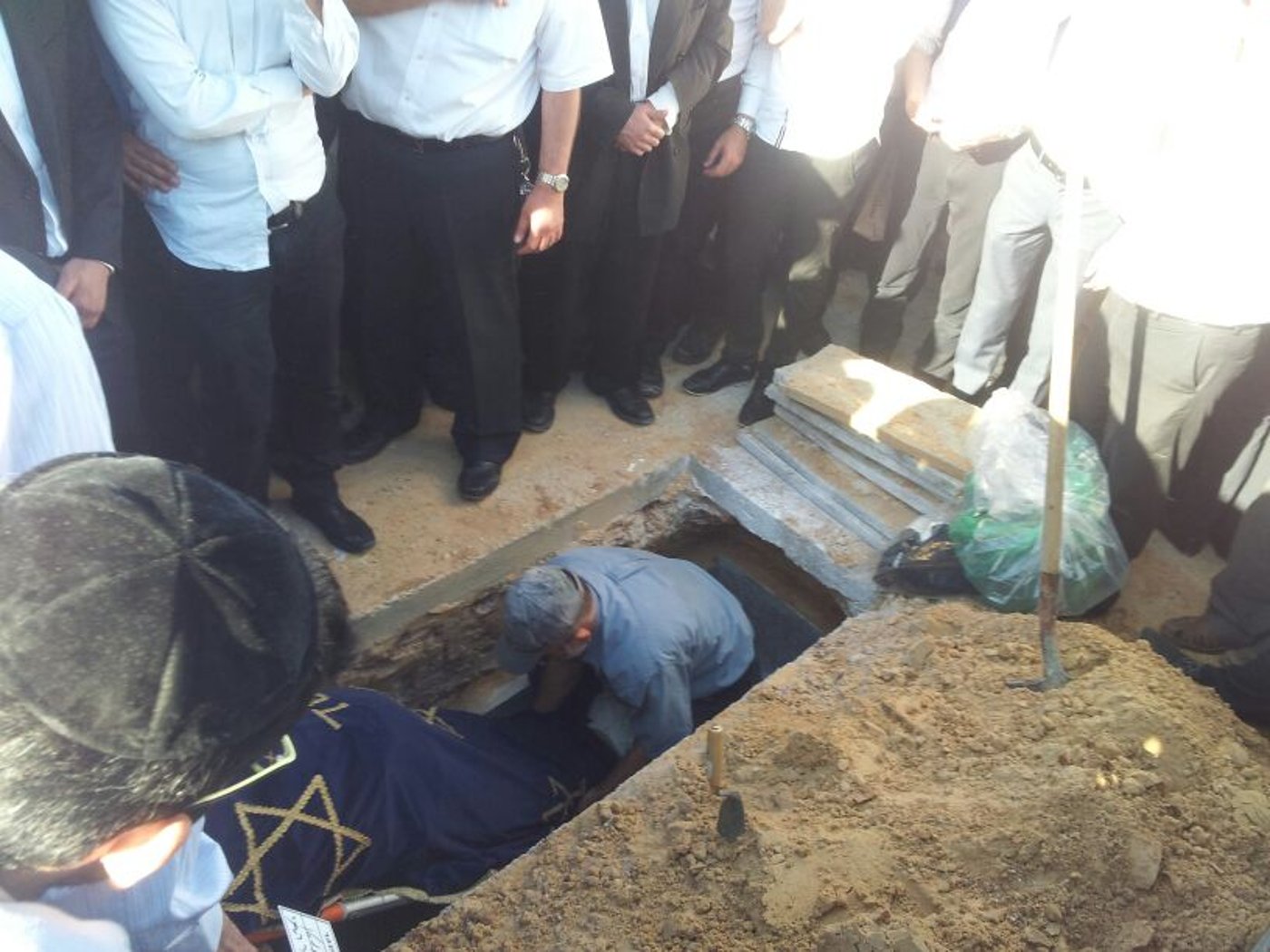 תיעוד מצמרר: קבורת תלמיד הישיבה אלחנן טוויטו ז"ל