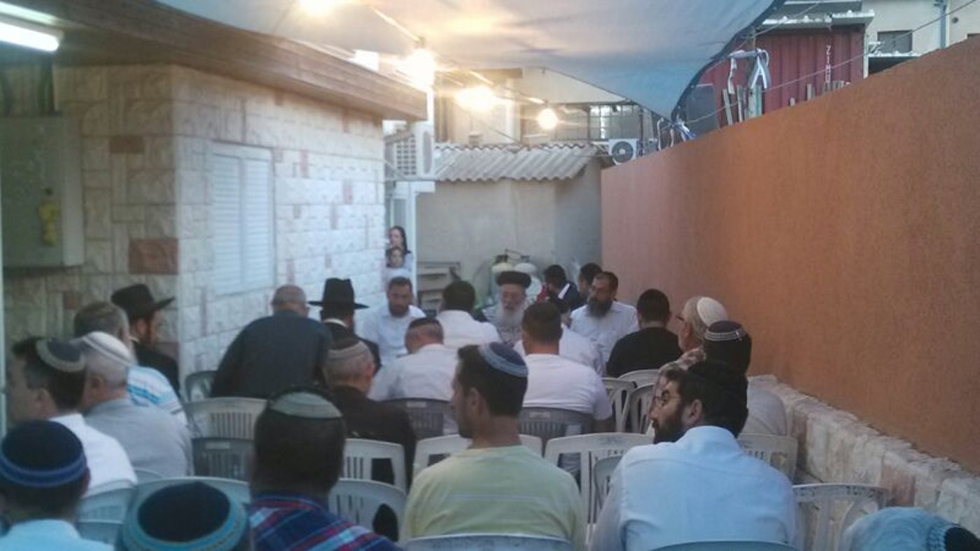תיעוד: הרב עמאר ניחם את בני משפחת טוויטו