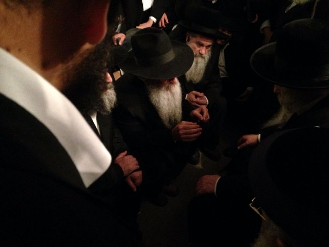צפו: האדמו"ר מגור ניחם את האחים אבוחצירא