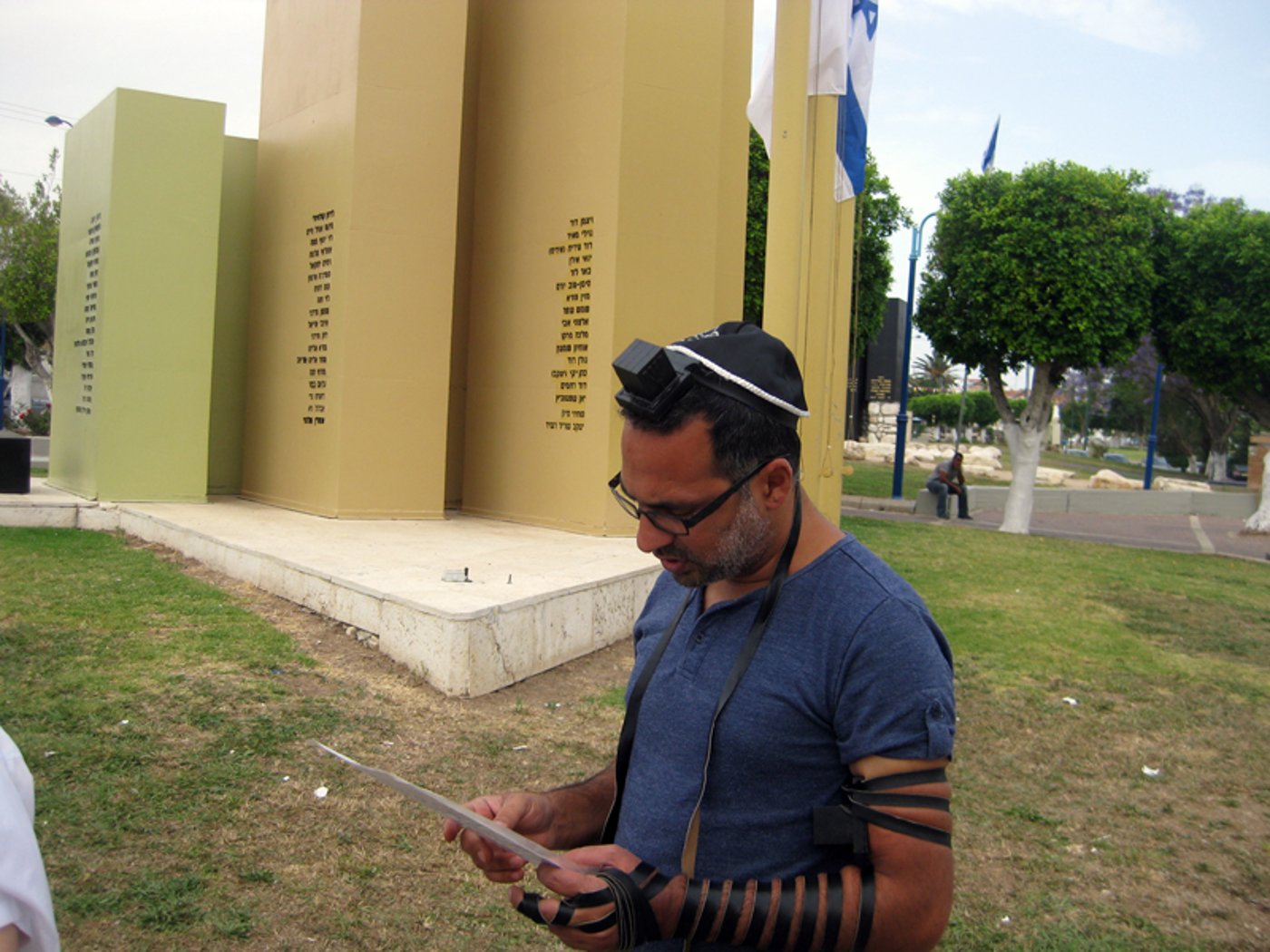 יום הזיכרון בחב"ד: הנחת תפילין להמונים