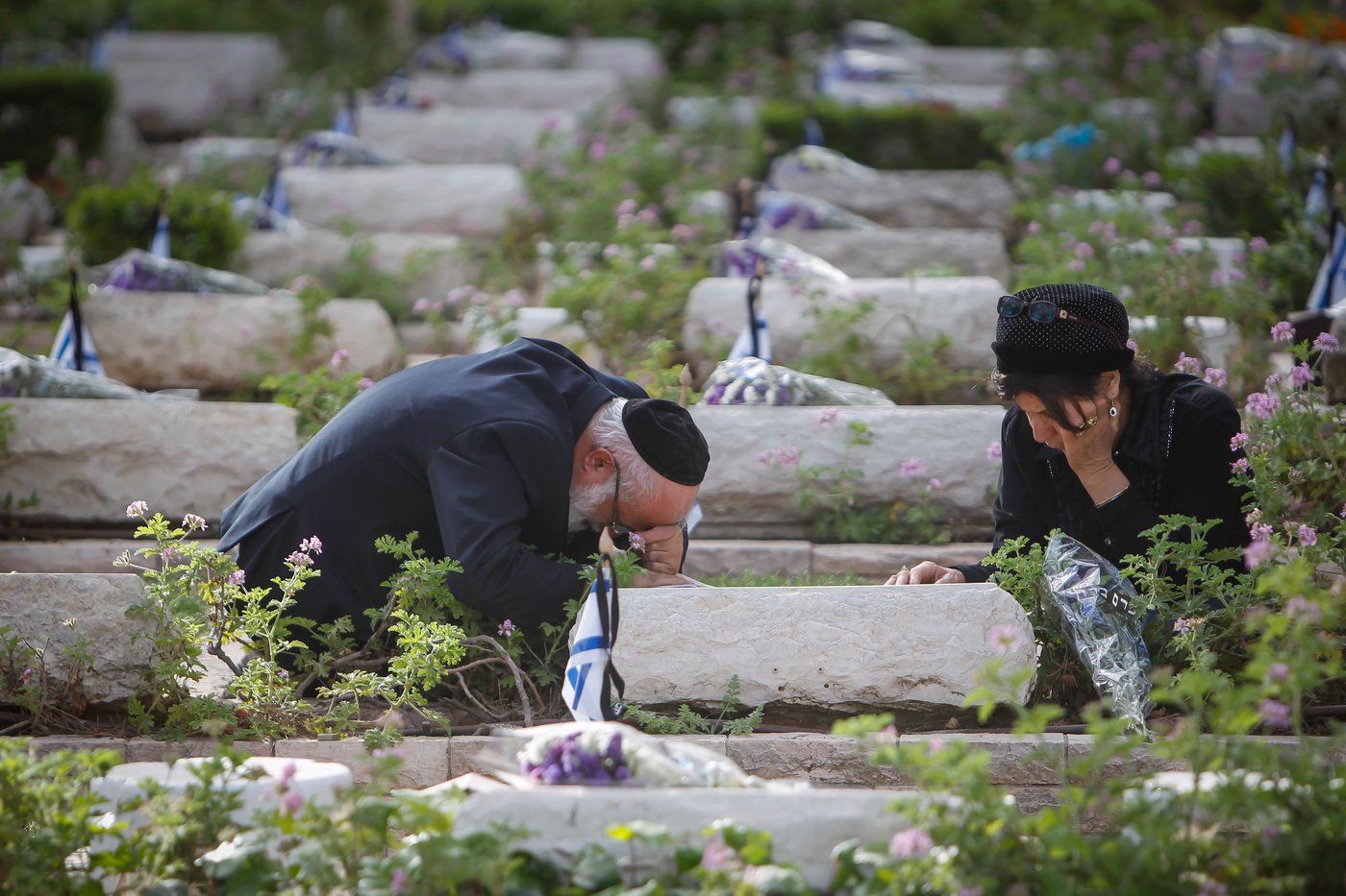 תיעוד: דמעות, כאב וגעגוע בבית העלמין בהר הרצל