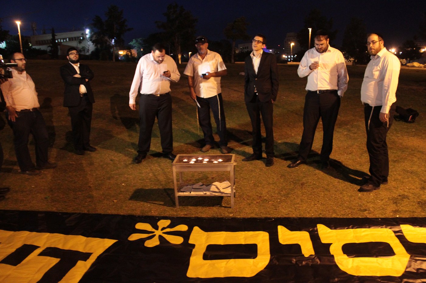 מיוחד: כך נכשל הניסיון החילוני לתעד חרדים ממנגלים בצפירה