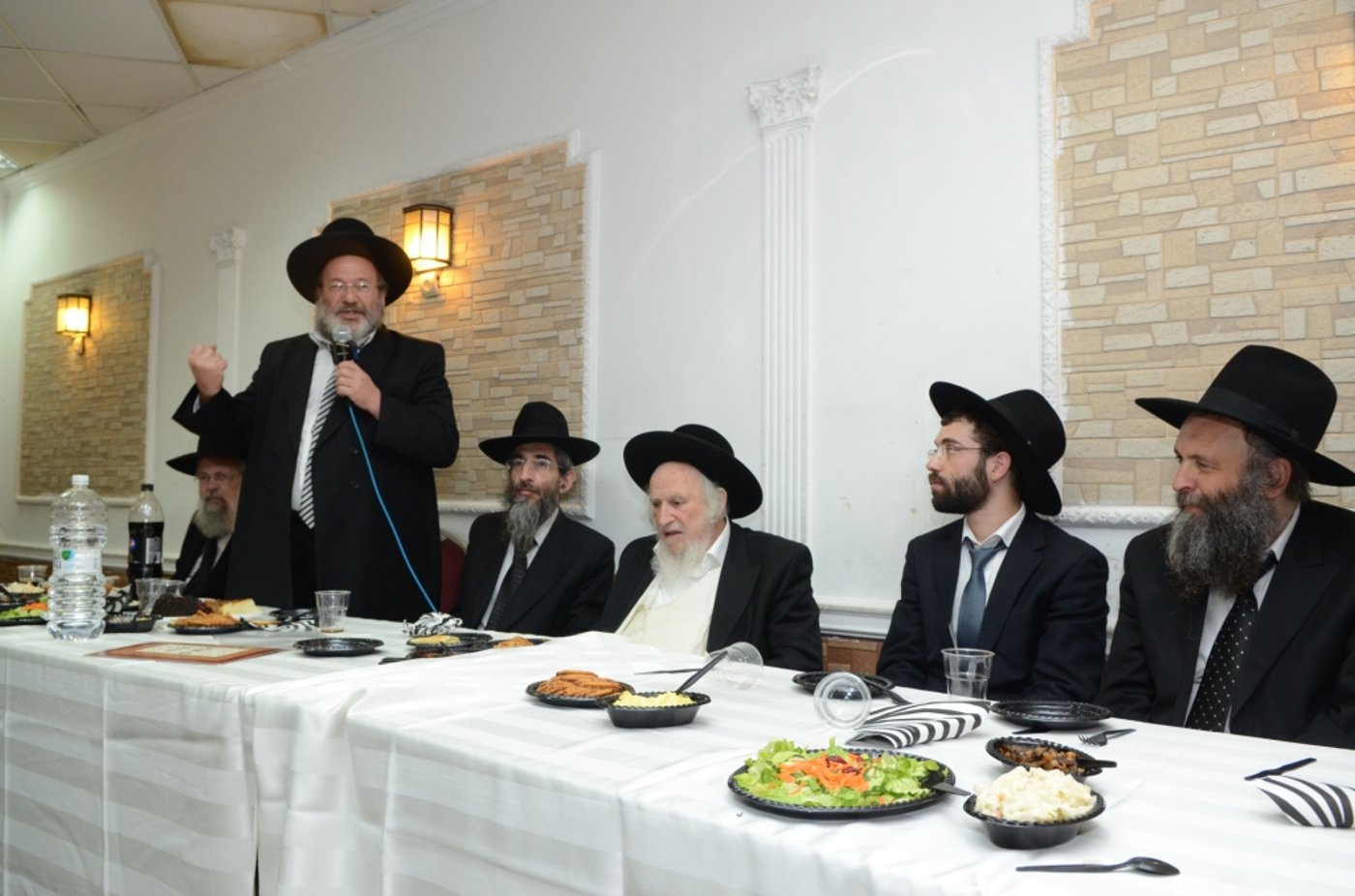 תיעוד: שמחת אירוסי בת הגר"ד מינצר