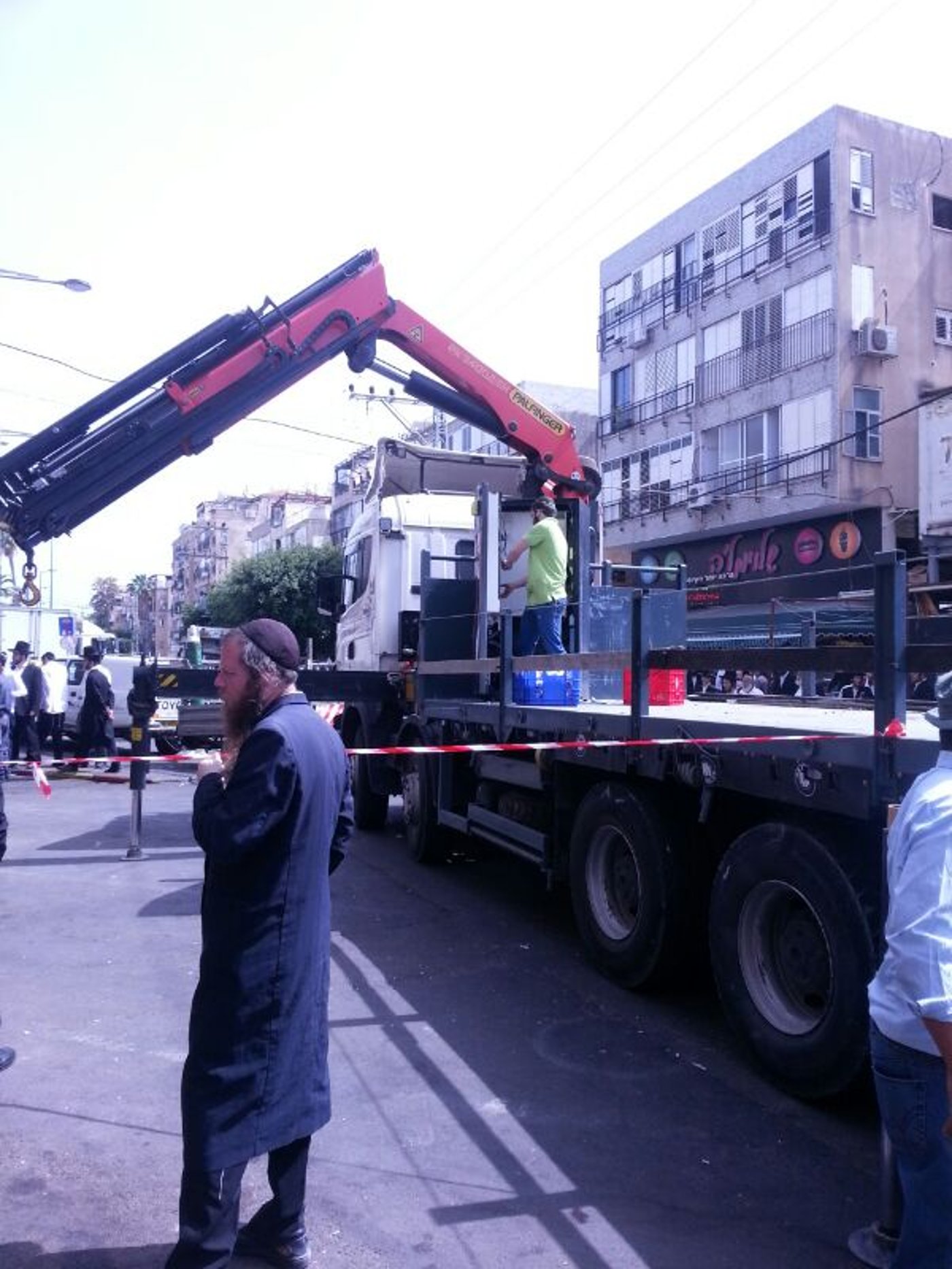 סוער בבני ברק: הפקחים החרימו את מכונות השתייה של שלוימל'ה