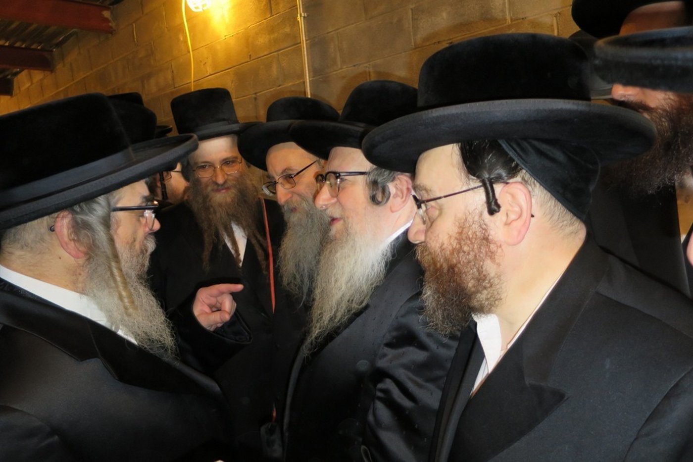 בורו פארק: האדמו"ר מהר"א מסאטמר חנך מקווה חדש • תמונות