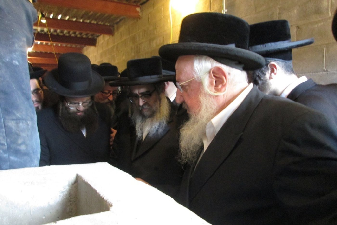 בורו פארק: האדמו"ר מהר"א מסאטמר חנך מקווה חדש • תמונות