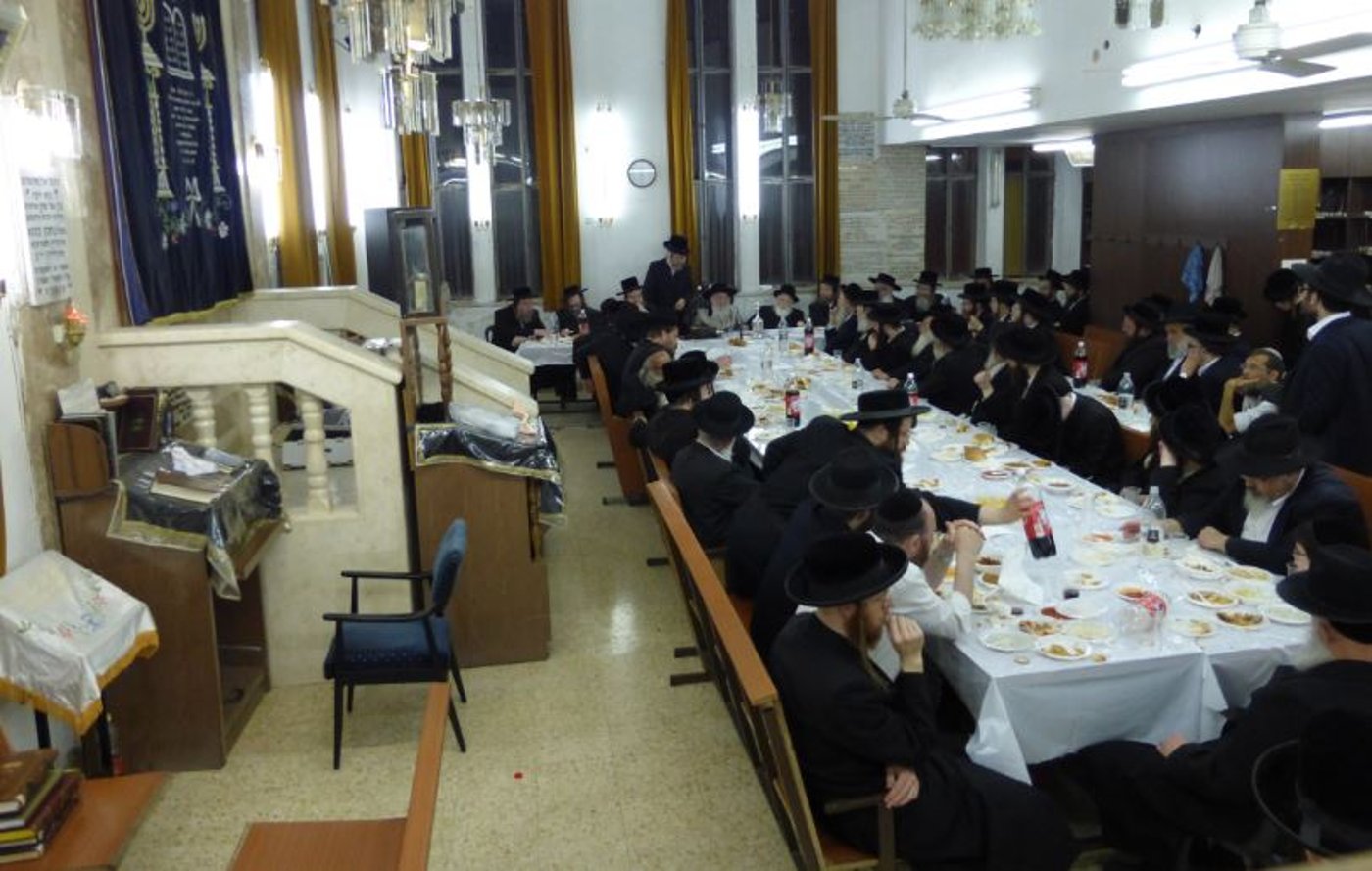 צפו בגלריה: טיש לזכר מייסד ספינקא