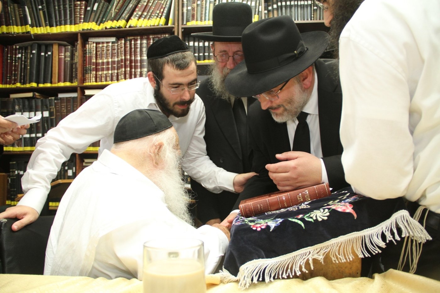 בחירות לרבנות צרפת: הרב לורן שלום ברוס התברך אצל גדולי ישראל • תמונות