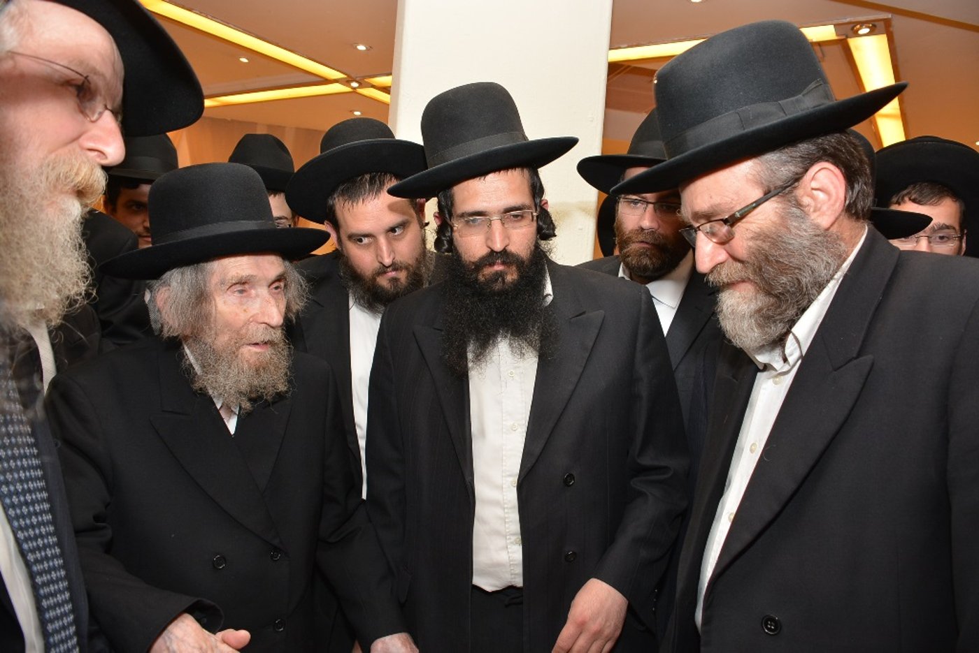 דוד שפירא ערך ברית לבנו - מי השתתף ומי נעדר? • סיקור וגלריה