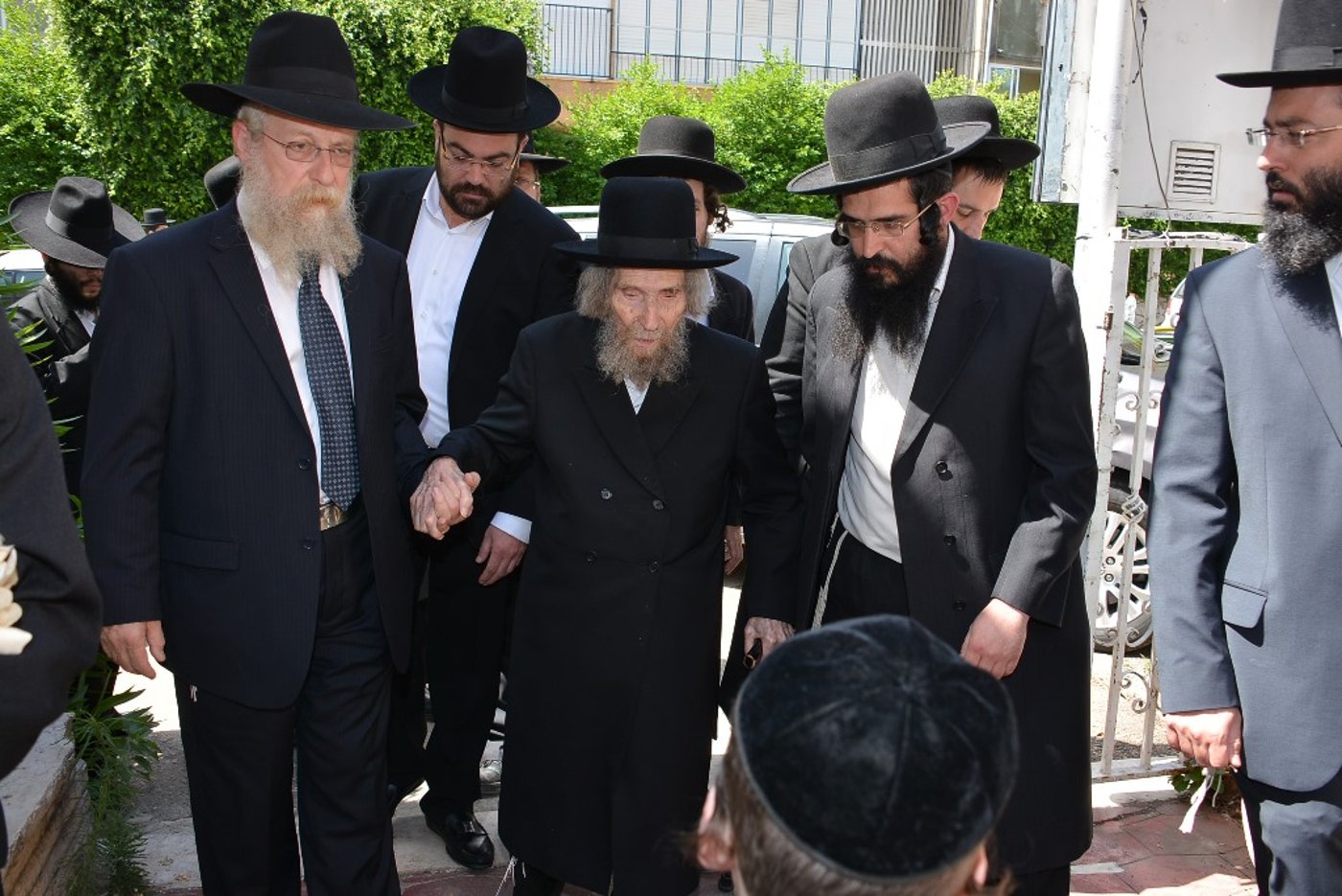 דוד שפירא ערך ברית לבנו - מי השתתף ומי נעדר? • סיקור וגלריה