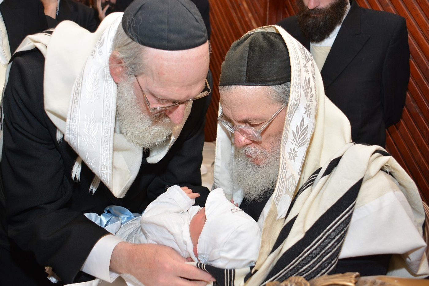 דוד שפירא ערך ברית לבנו - מי השתתף ומי נעדר? • סיקור וגלריה