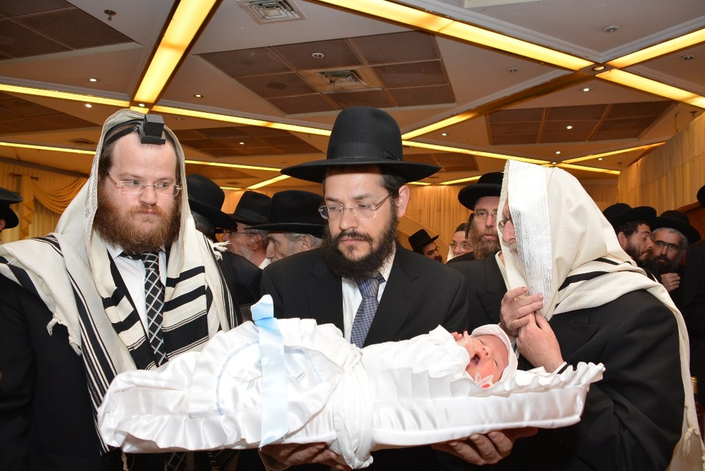 דוד שפירא ערך ברית לבנו - מי השתתף ומי נעדר? • סיקור וגלריה