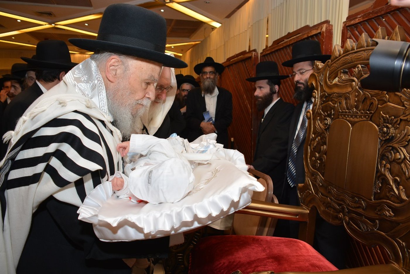 דוד שפירא ערך ברית לבנו - מי השתתף ומי נעדר? • סיקור וגלריה