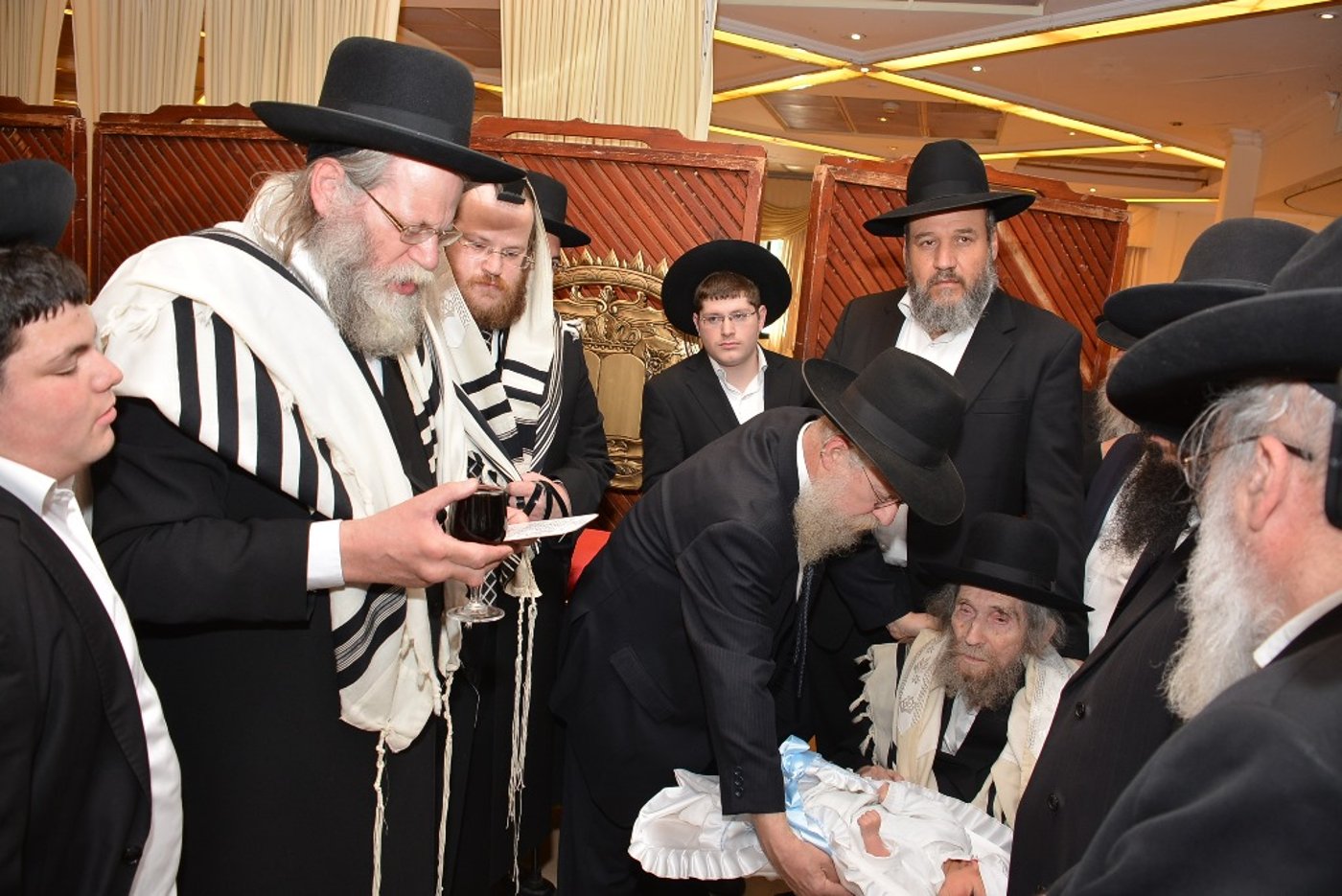 דוד שפירא ערך ברית לבנו - מי השתתף ומי נעדר? • סיקור וגלריה