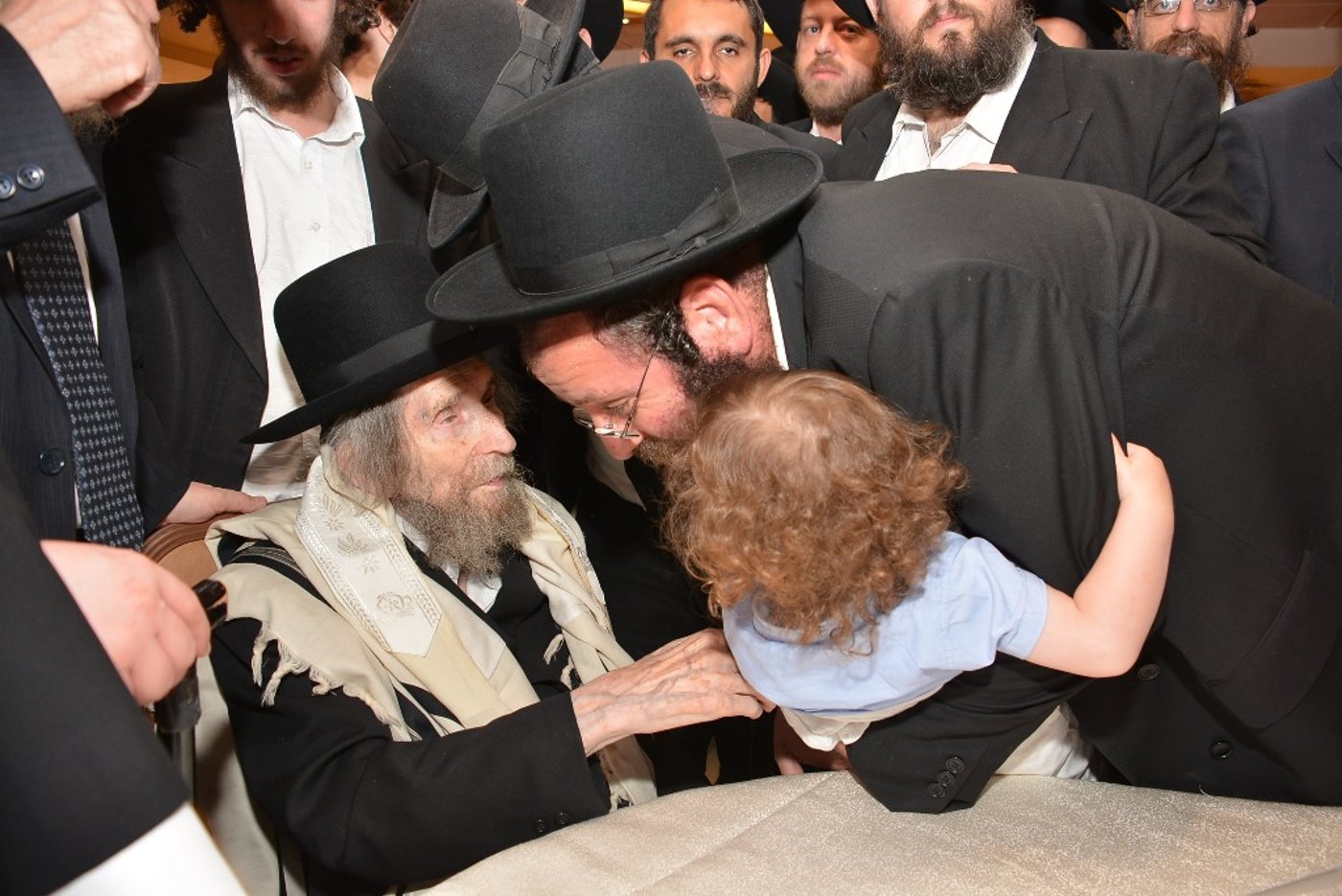 דוד שפירא ערך ברית לבנו - מי השתתף ומי נעדר? • סיקור וגלריה