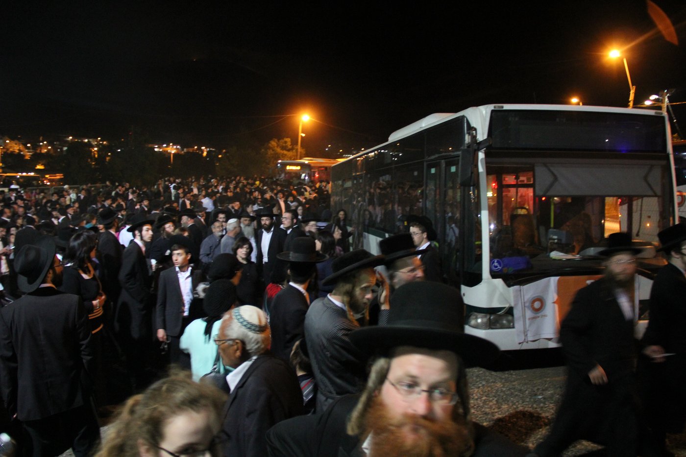 המהומה במירון: "ילדים בכו ונשים צרחו, מפחיד" • תיעוד