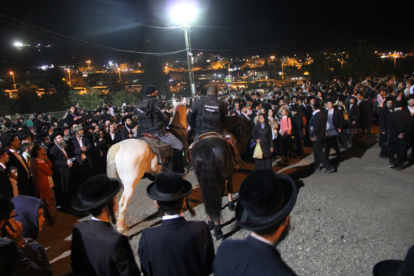 המהומה במירון: "ילדים בכו ונשים צרחו, מפחיד" • תיעוד