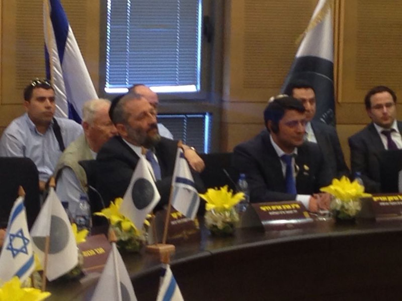 הקרע בשיאו: אביגדור ליברמן סירב לשבת ליד אריה דרעי