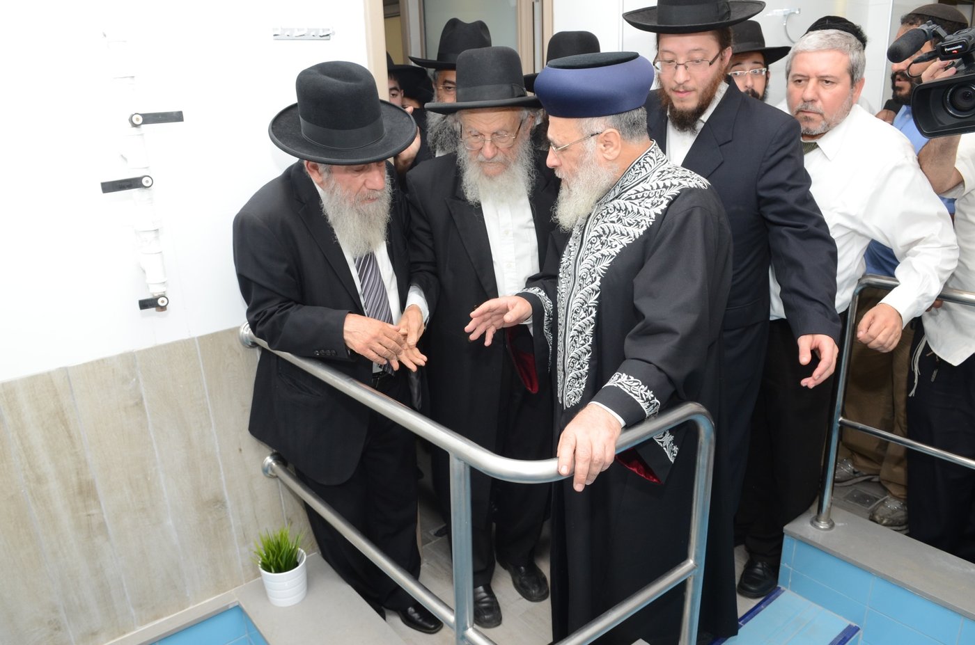 "דתיים עם כיפות עולים להר הבית, 'רבנים' נכשלו בכרת"