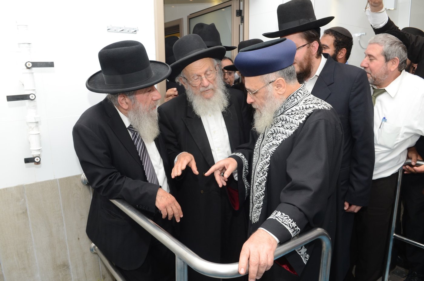 "דתיים עם כיפות עולים להר הבית, 'רבנים' נכשלו בכרת"