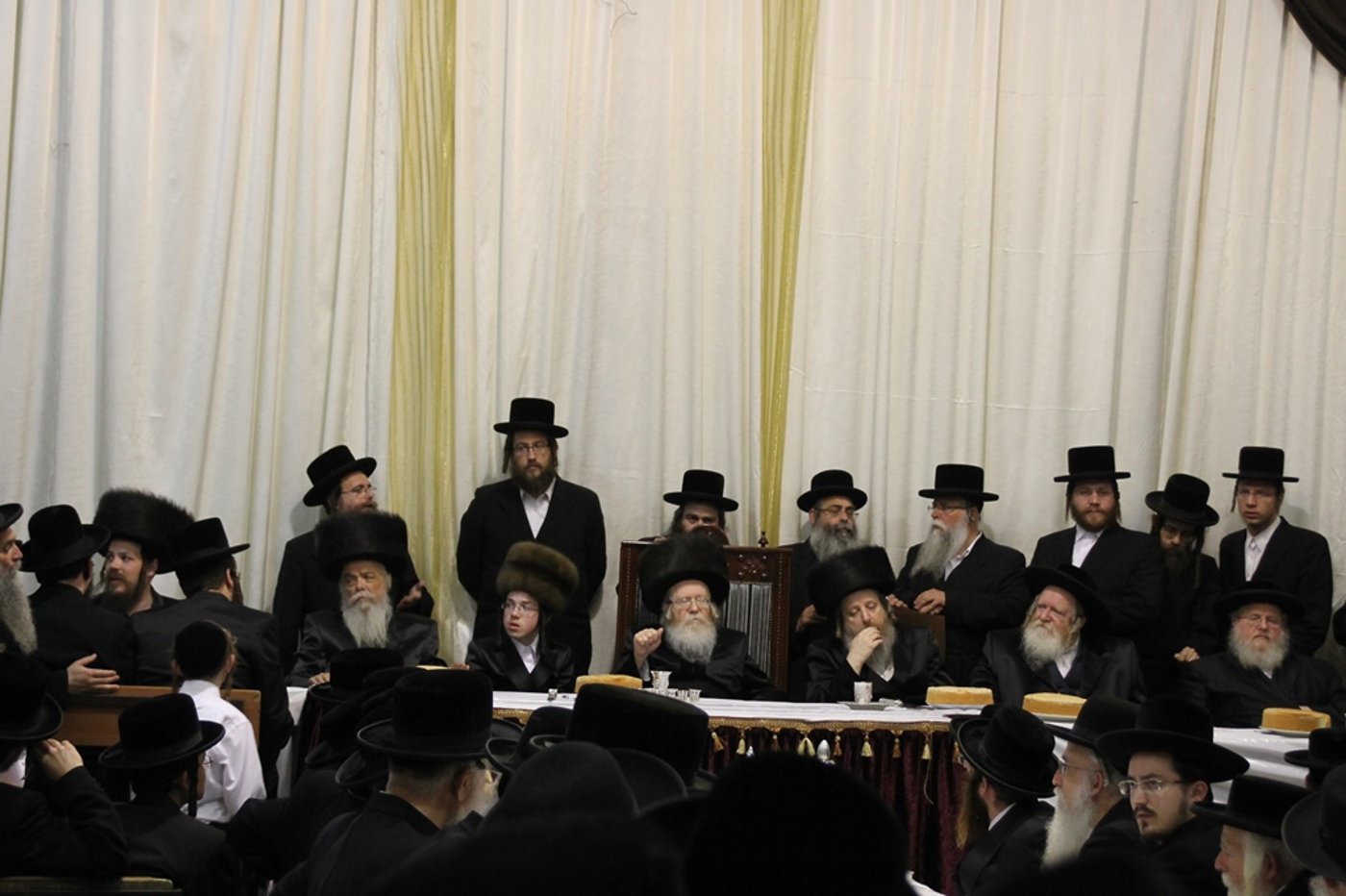 שמחת האירוסין לנכדי האדמו"ר מקרעטשניף • גלריה