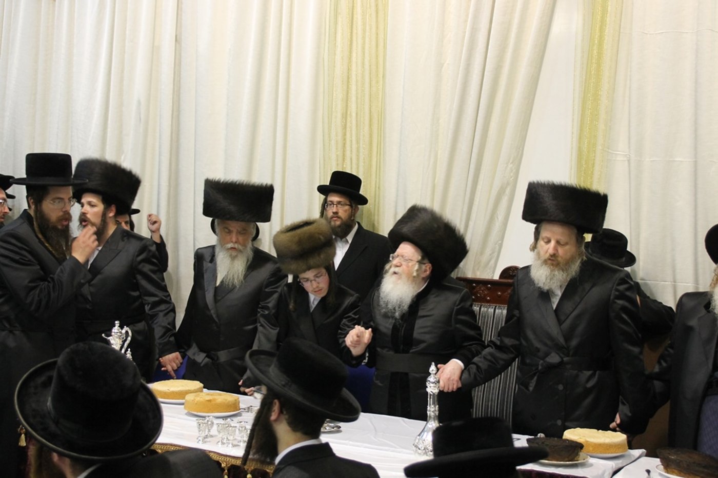 שמחת האירוסין לנכדי האדמו"ר מקרעטשניף • גלריה
