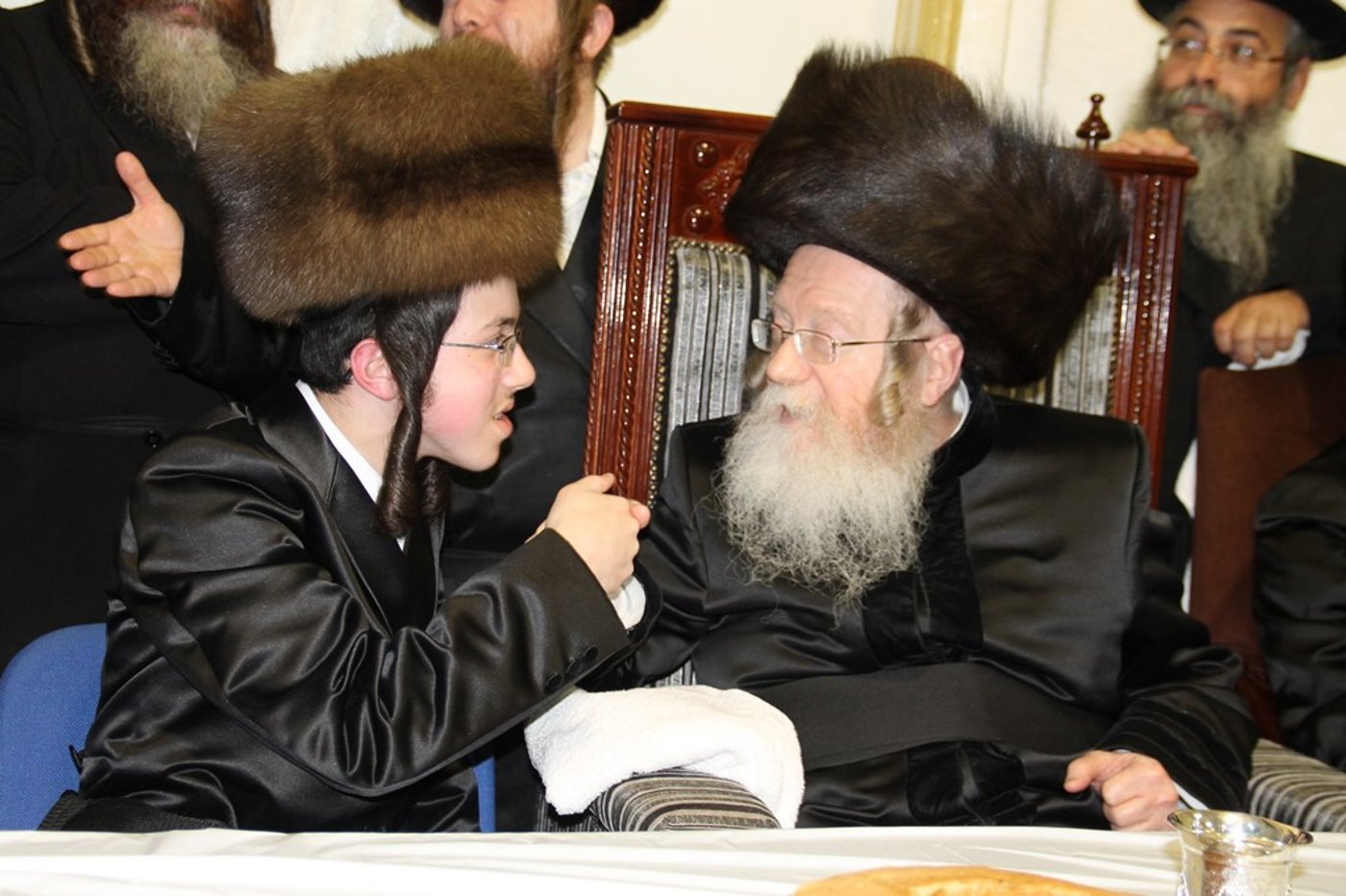 שמחת האירוסין לנכדי האדמו"ר מקרעטשניף • גלריה